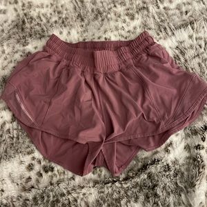 Mauve Lululemon Hotty Hot Shorts, 2.5 in
